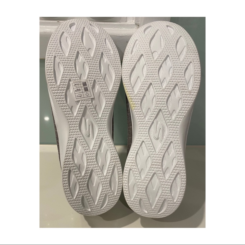 Women's Skechers Goga Max Lite light grey size 10 - Picture 7 of 10